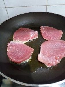 filetto di tonno rosso su salsa arancia 9