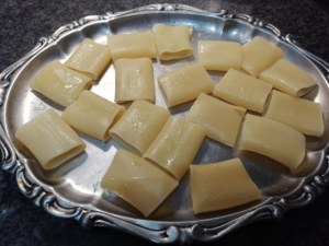 Paccheri ripieni di baccala e patate con crema di cavolfiore giallo