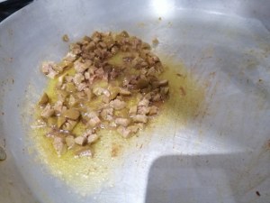 Gnocchi con crema di zucca filetti di acciughe olive schiacciate finocchietto e bottarga di tonno